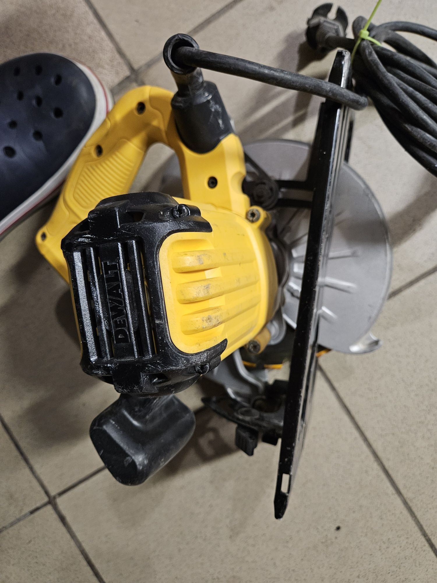 Pilarka Dewalt Dwe560