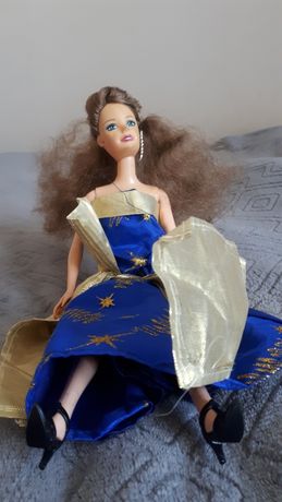 Extra lalka w długiej sukni balowej