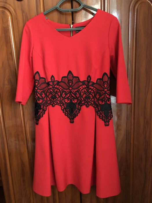 Червоне плаття