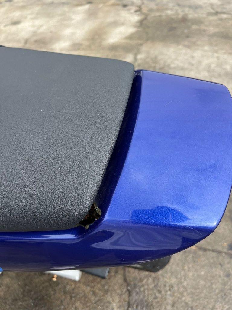 Yamaha R6 2000 .