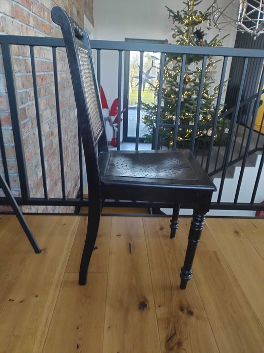 Stare krzesło drewniane przedwojenne powojenne