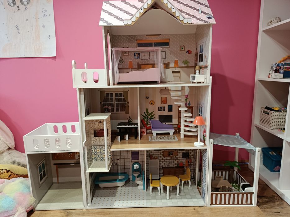 Duży domek dla lalek