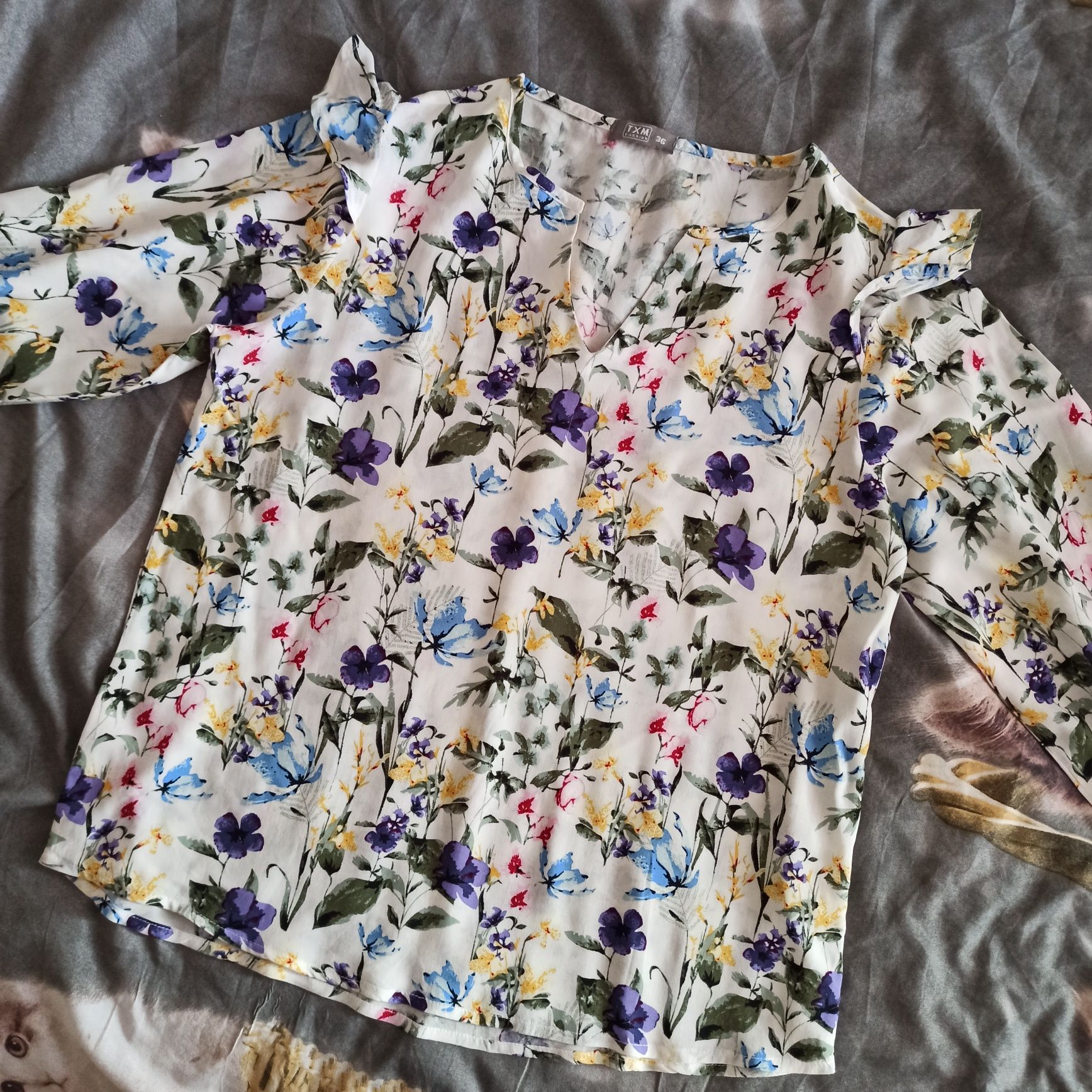 Bluzka koszulowa w kwiatki rozmiar S