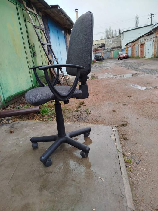 Крісло стілець офісний