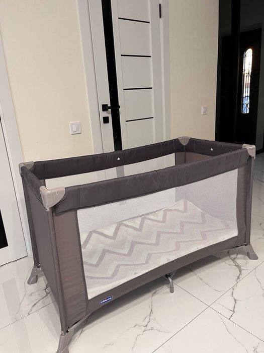 Розкладне туристичне ліжко від Chicco