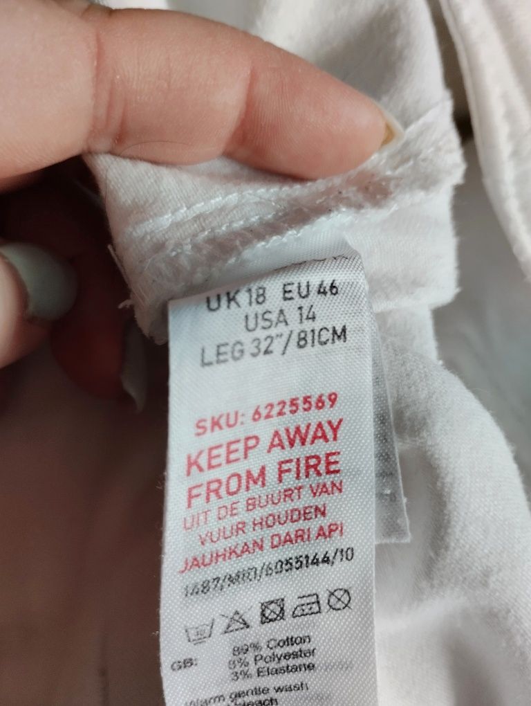Białe elastyczne mega zbierające jeansy skinny z wysokim stanem
