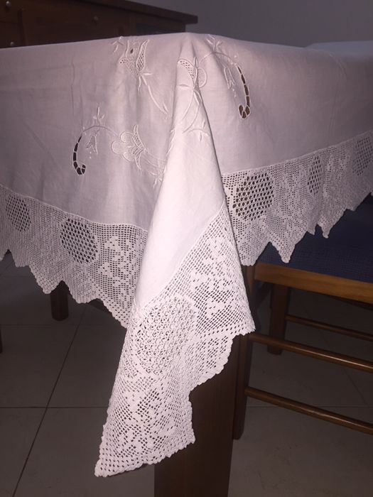 Toalha de linho bordada a mão