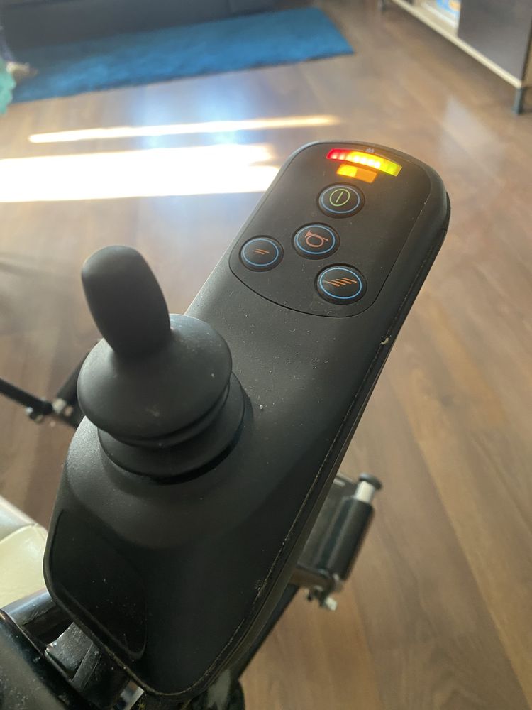 Wózek skuter inwalidzki elektryczny z akumulatoramiGenemax