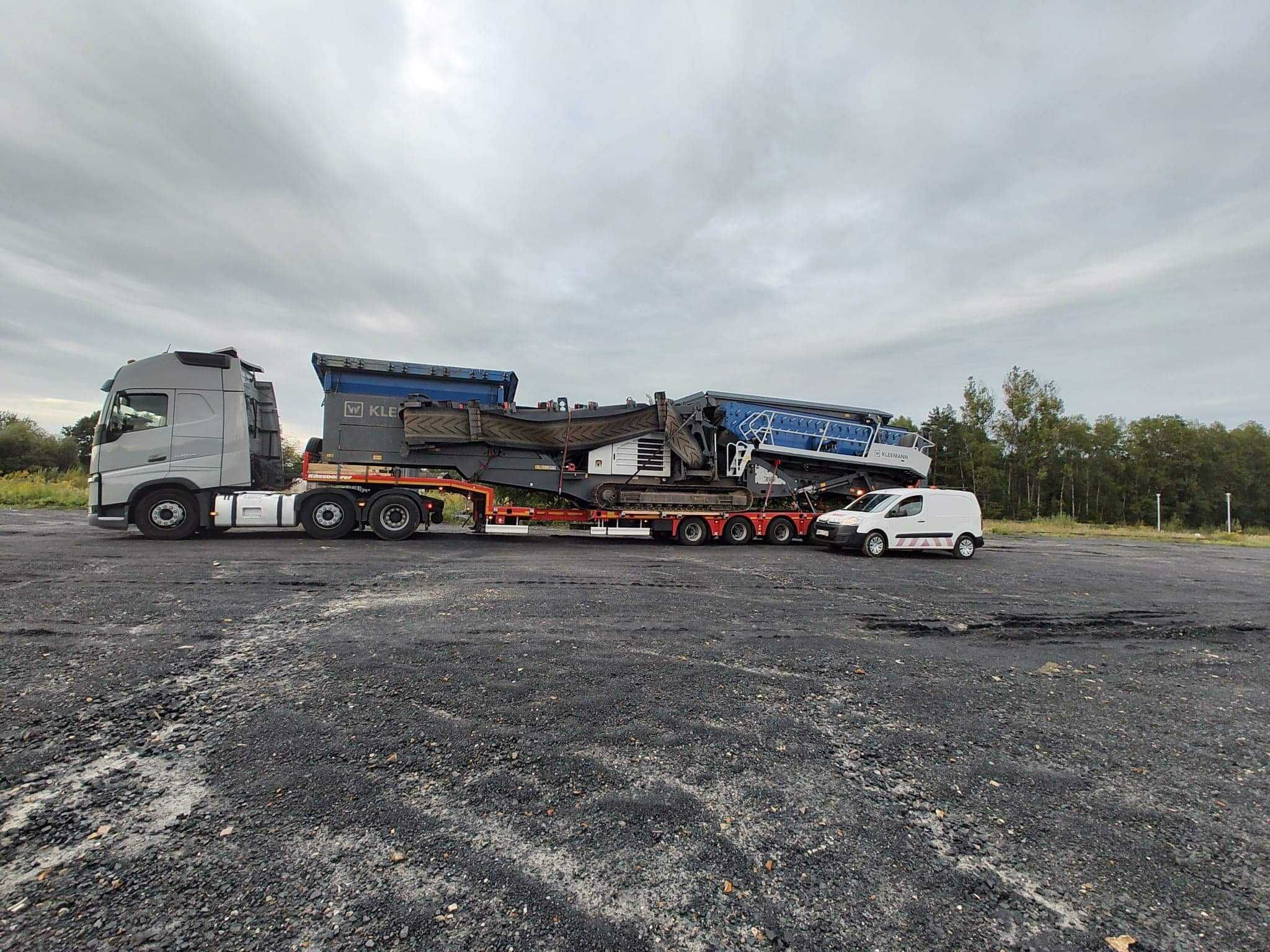 Transport koparek kruszarek kombajnów maszyn leśnych laweta