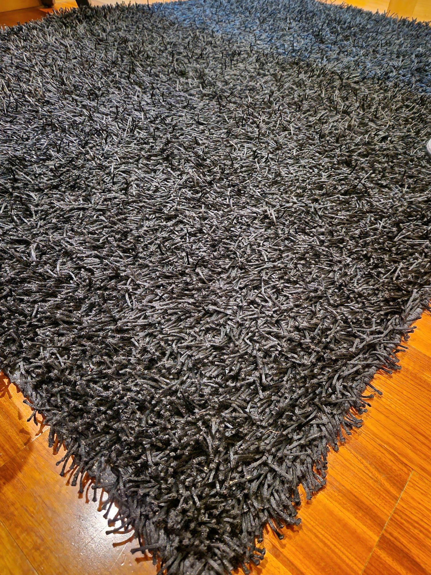 Tapete 85cm × 250 cm preta de pêlo longo em ótimo estado