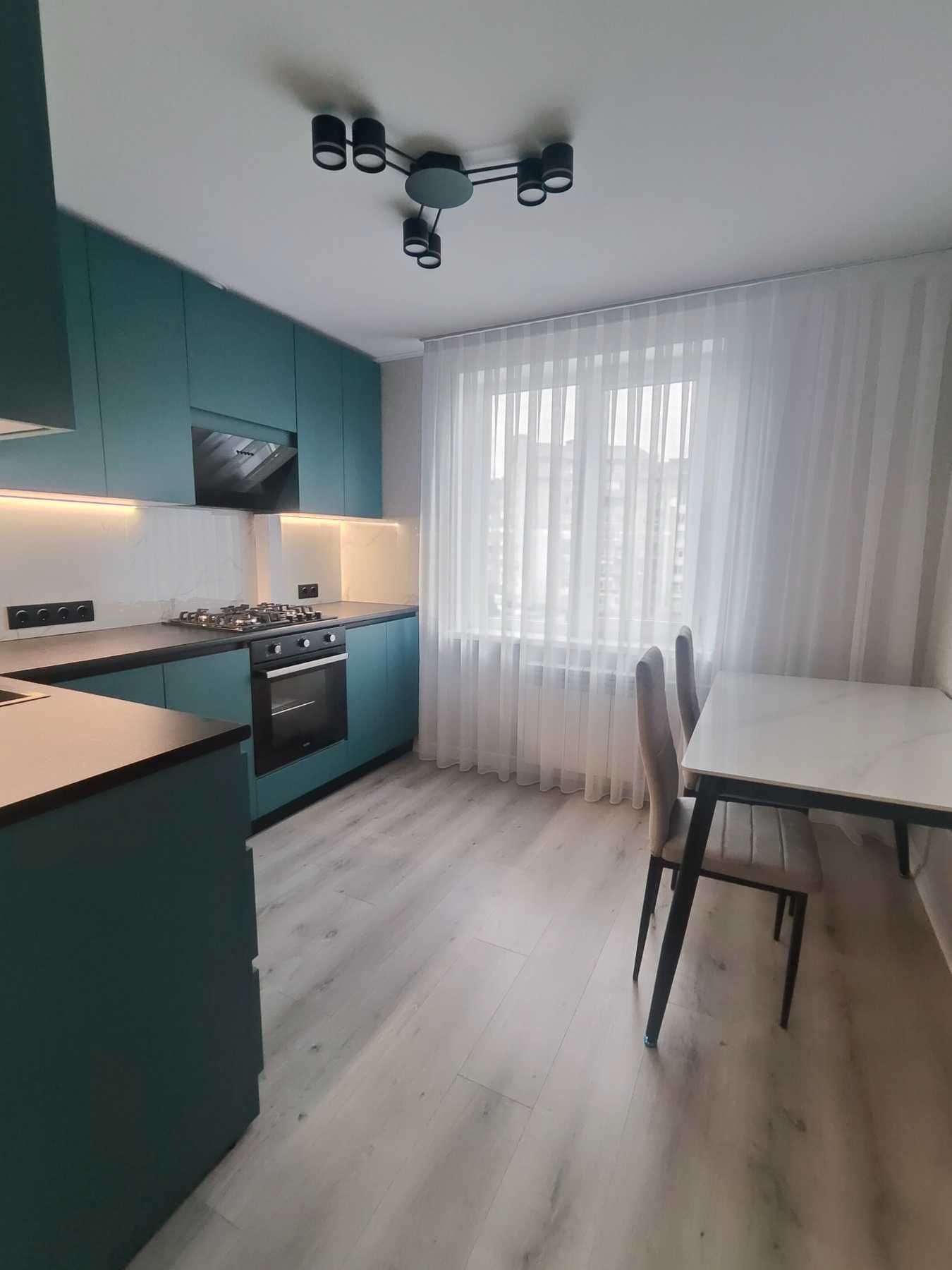 Продаж 2 кімнатної квартири на Митниці