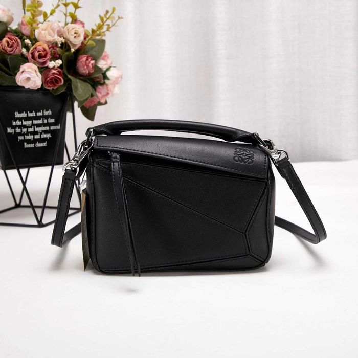 Bolsa LOEWE Puzzle Mini, de couro preto, tiracolo / de ombro
