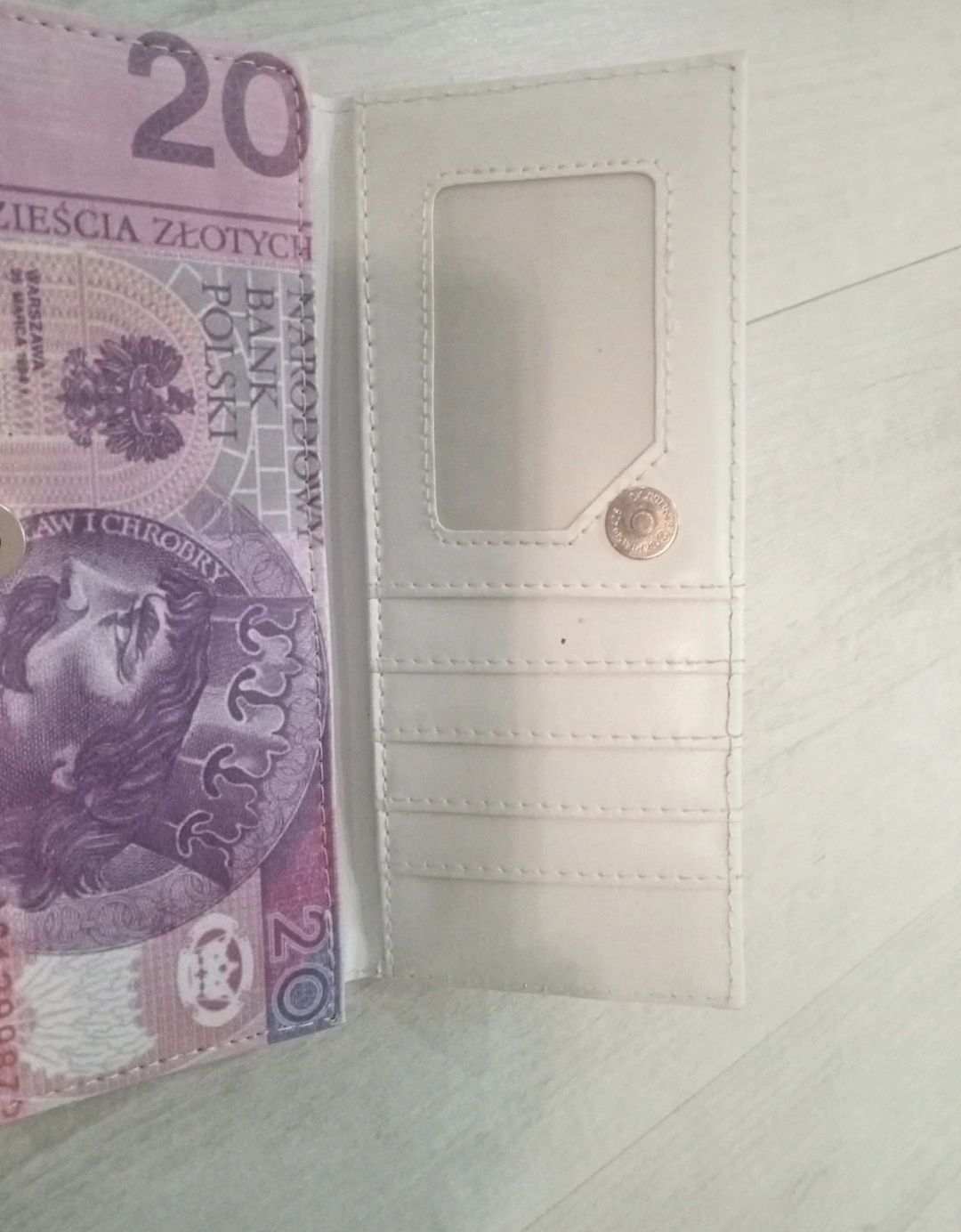 Portfel w formie dwudziestu złotych