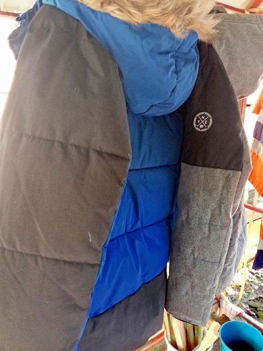 Зимова куртка на хлопчика в гарному стані зріст 147