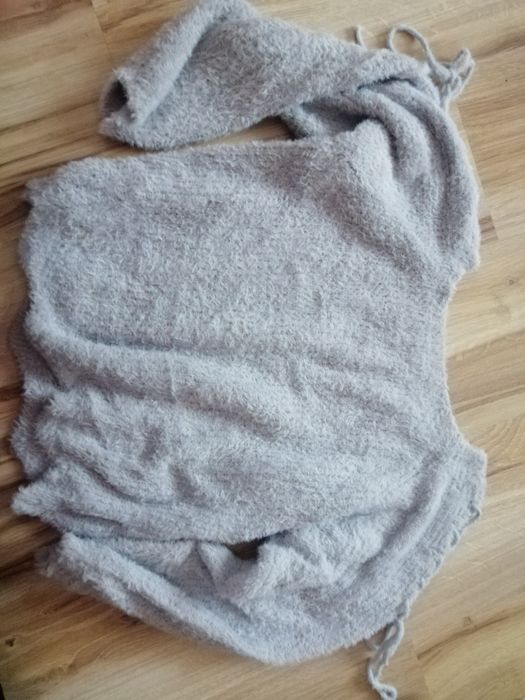Szary sweterek alpaka wiazanie na rekawach uniwersalny Made in Italy
