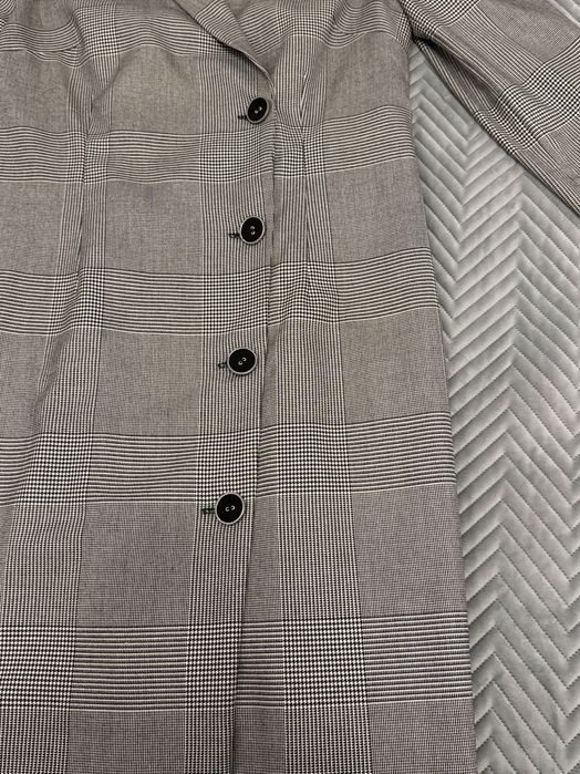 Sukienka damska o kroju marynarki, marka Solar, rozmiar 36.