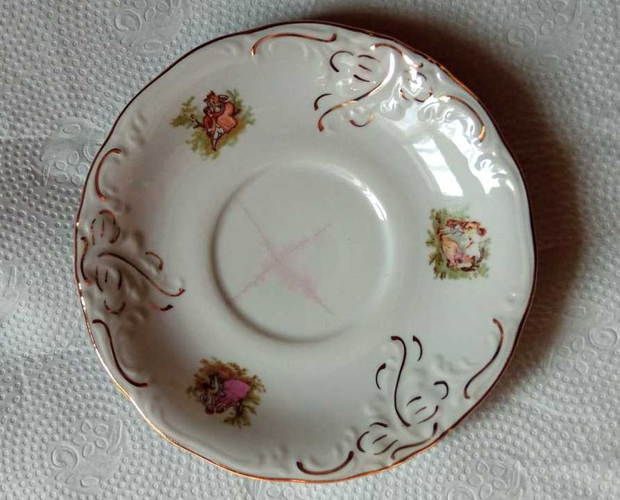 Zestaw porcelany Wałbrzych widoczny na zdjęciu