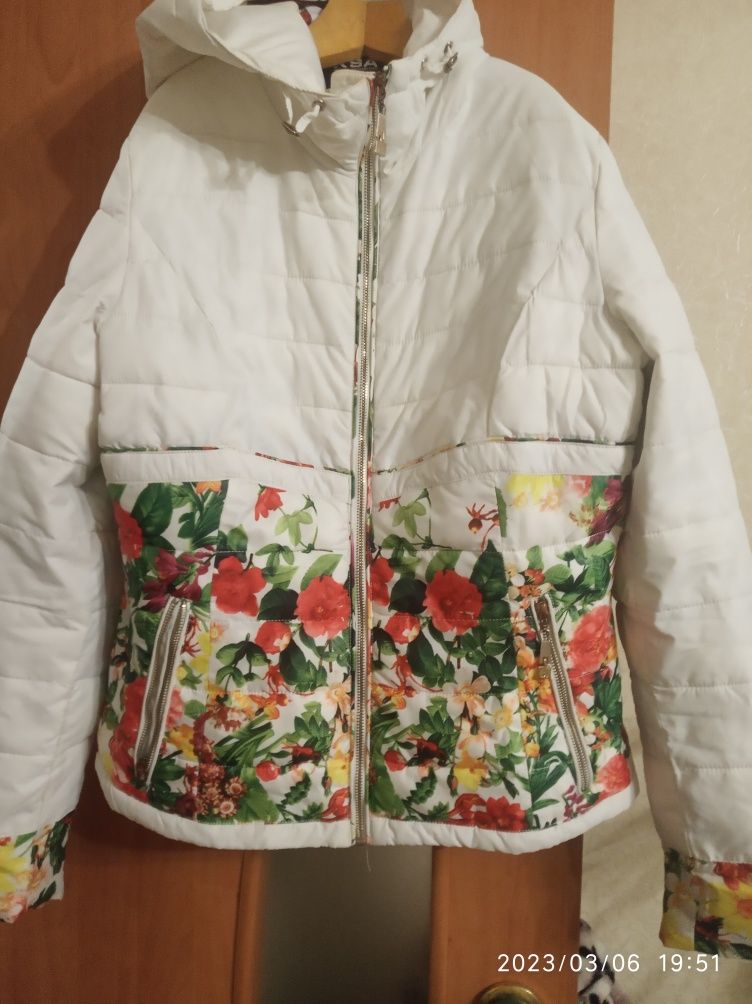 Продам женскую куртку