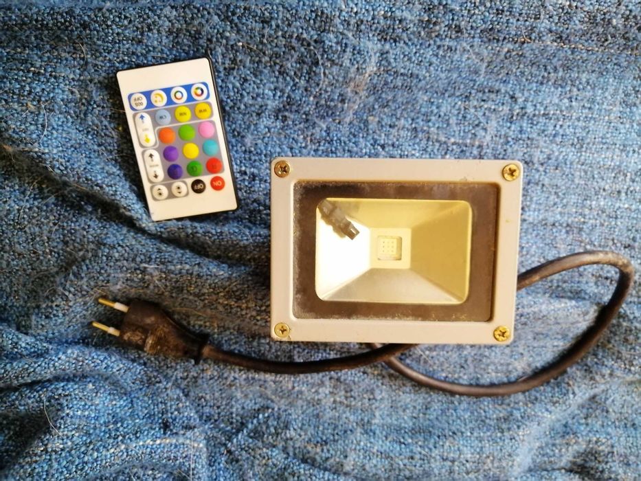 Halogen RGB LED 20W kolorowy pilot dyskoteka , pub , bar