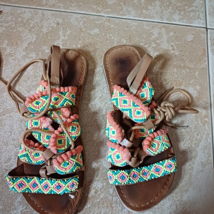 Sandálias tamanho:34