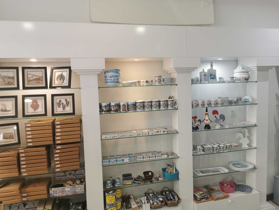 Estantes loja em mto bom estado