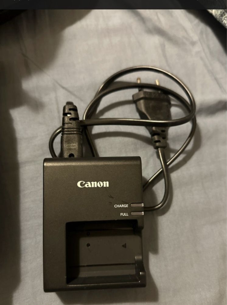 Camera Canon 2000D