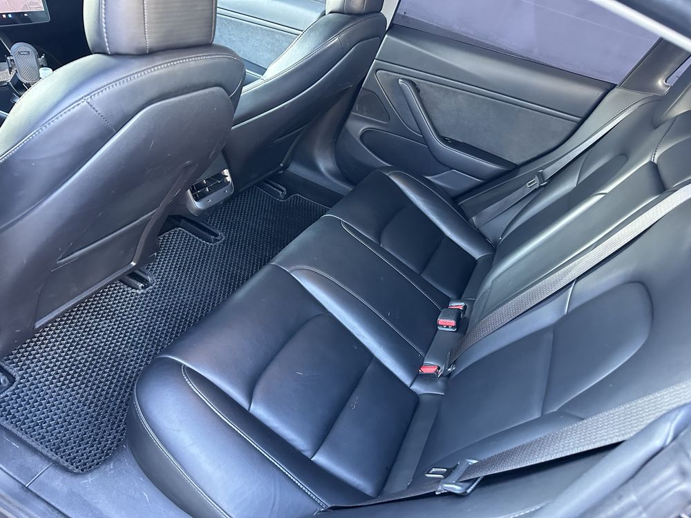 Оренда Tesla Model 3 Long Range з ліцензією під таксі