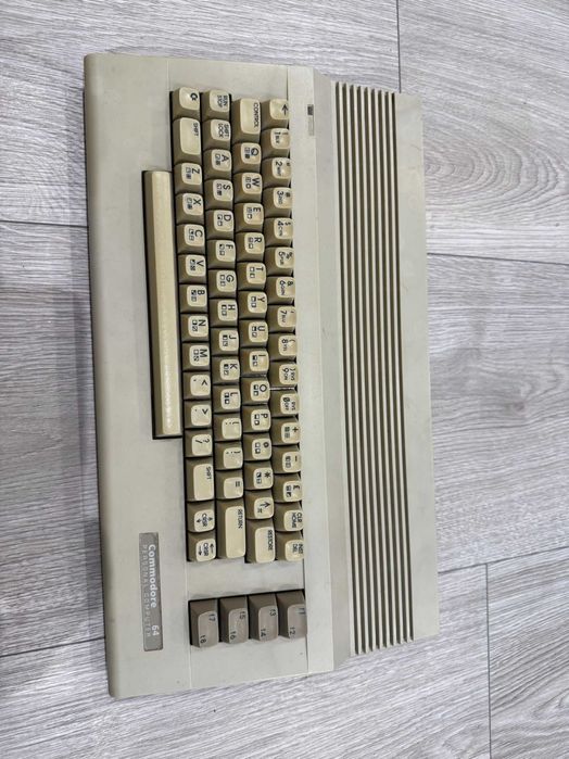 Komputer Commodore 64 - box + zasilacz