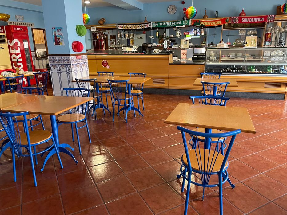 Vendo recheio e equipamento de café snack-bar