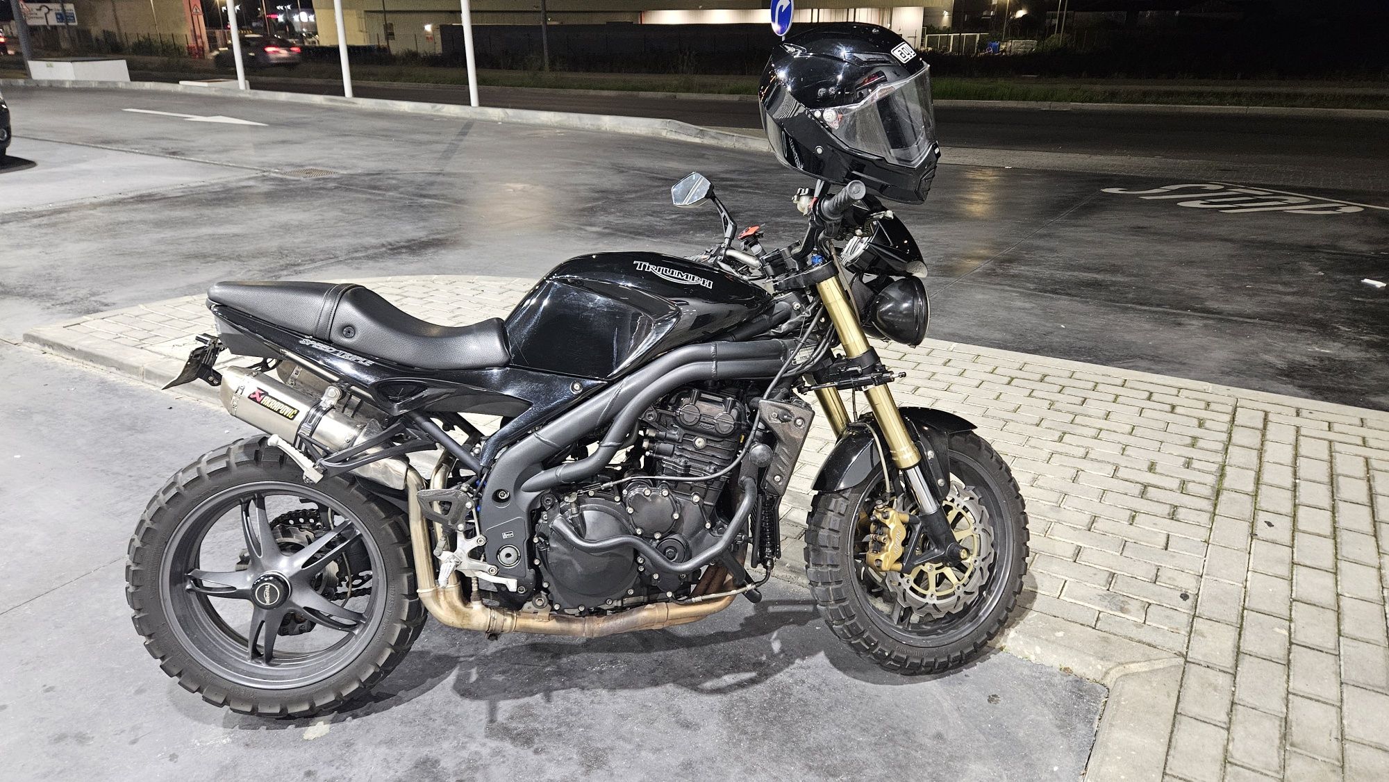 Triumph speed triple 1050