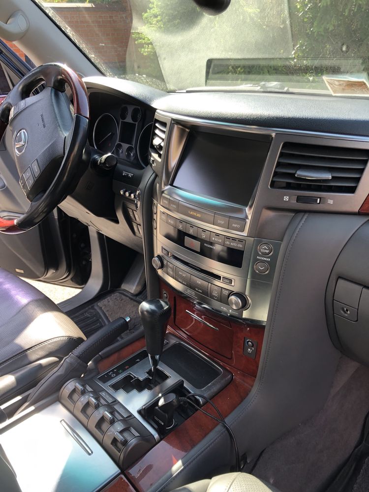 Lexus LX570 2008  идиальное состояние