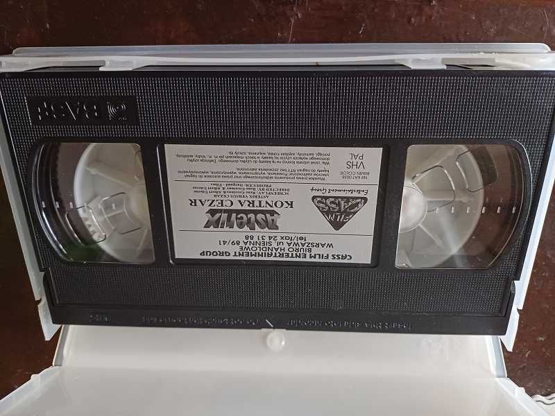 mam na sprzedaż kasetę VHS Asterix kontra Cezar