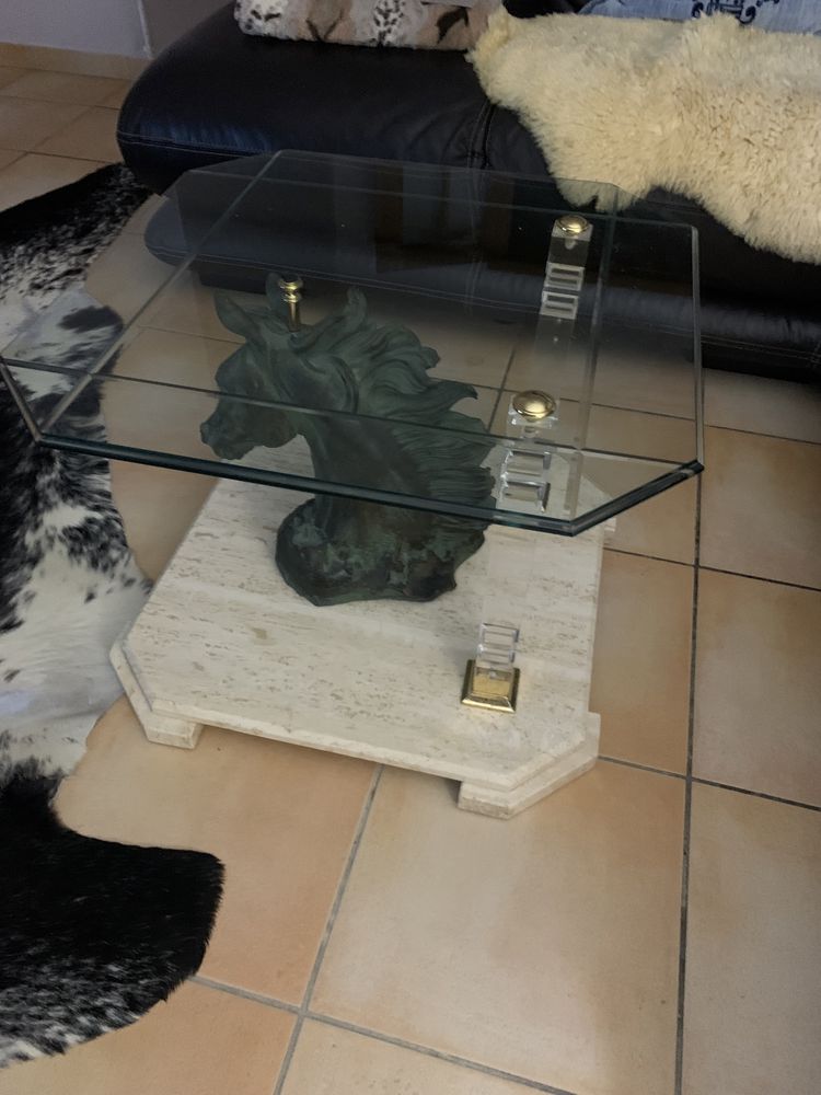 Vendo dois bancos em pele mesa para sala