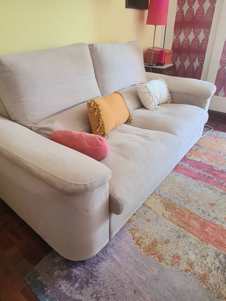 Sofá 2/3 Lugares Bege *URGENTE*