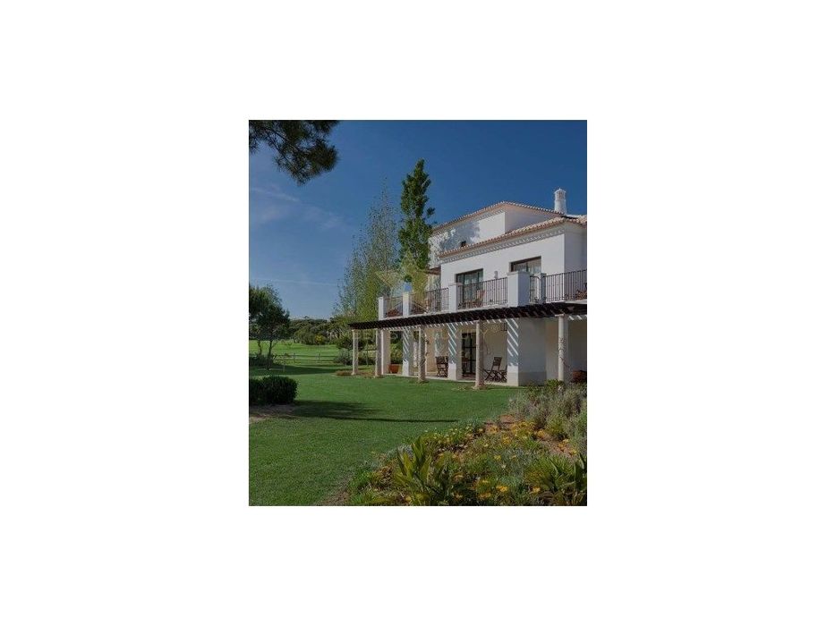 Apartamento T2 com Vista para Resort e Jardim