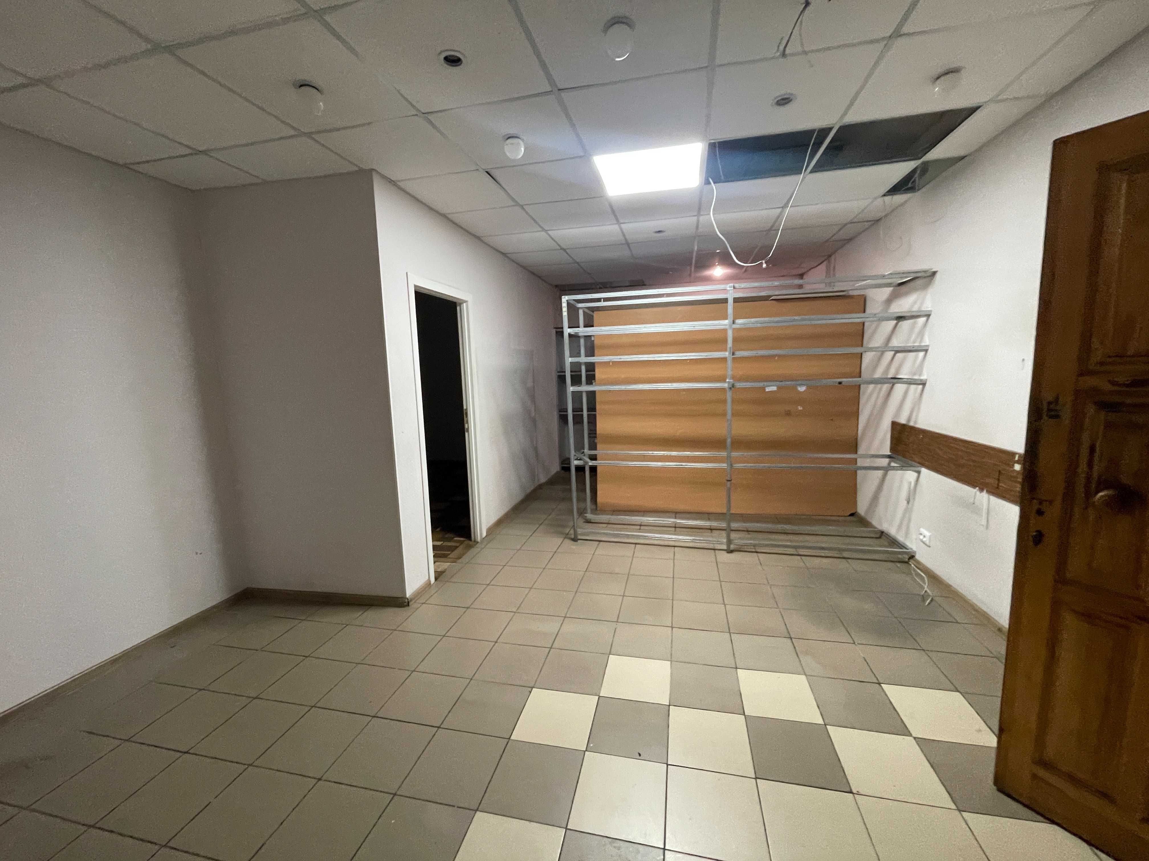 Приміщення на першому поверсі в ПЗР, вул. Сумгаїтська