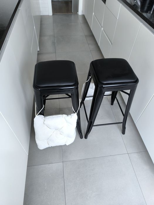 2 bancos altos para cozinha ou bancada de bar – pretos, pouco uso