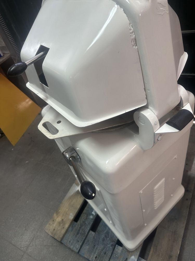Divisora semi-automática marca (Maquindal)