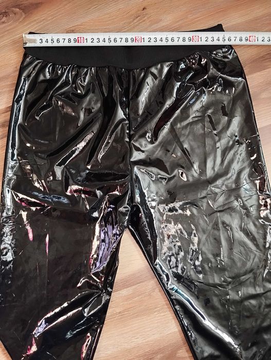 czarne lateksowe legginsy L spodnie skóra lakierowana skinny wysoki st
