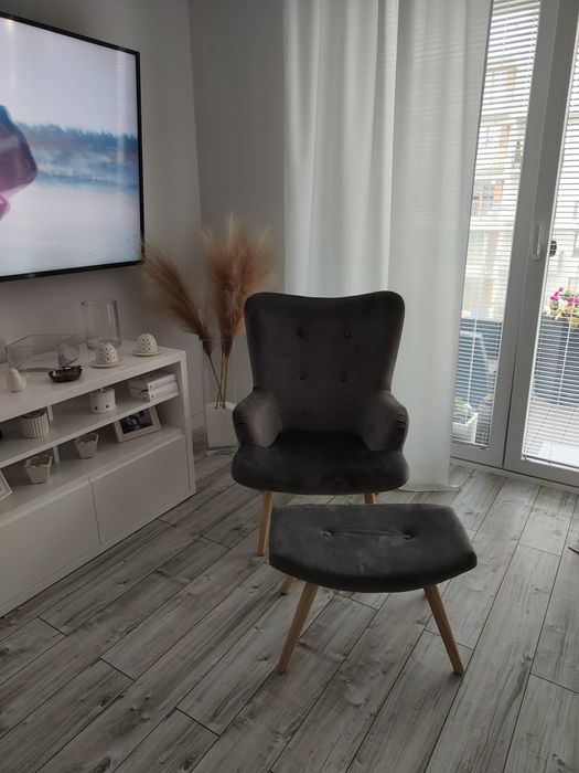 Fotel Uszak Moss z Podnóżkiem Homla