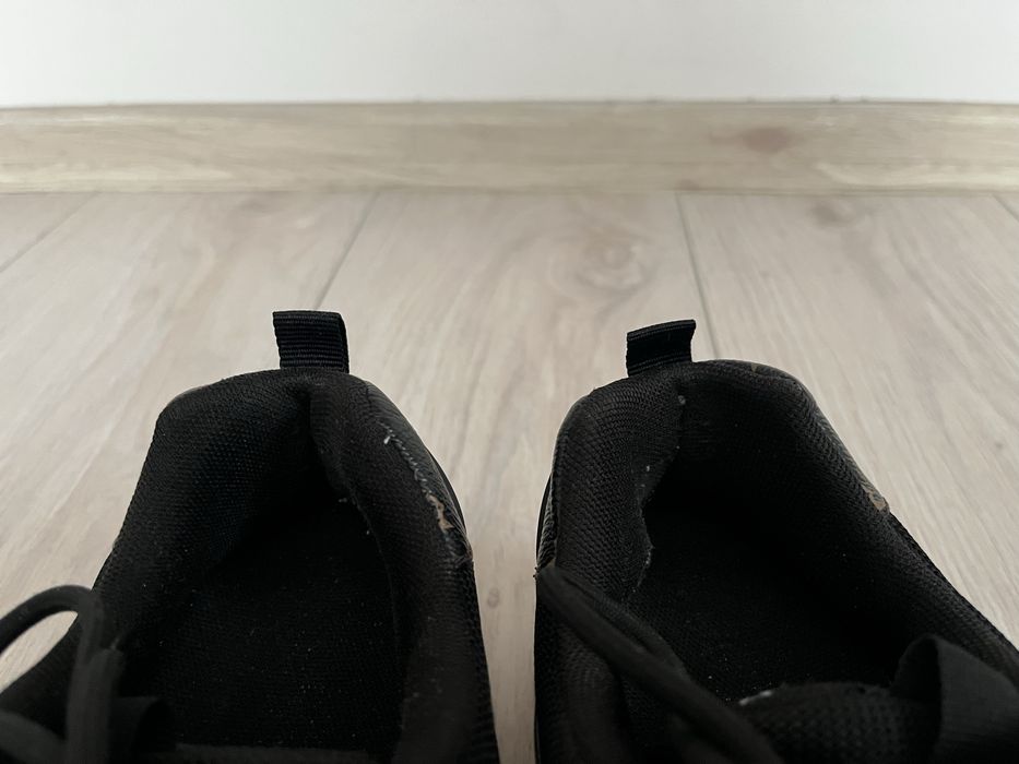 Czarne logowane sneakersy Guess Metz2 Moxea logo rozmiar 37