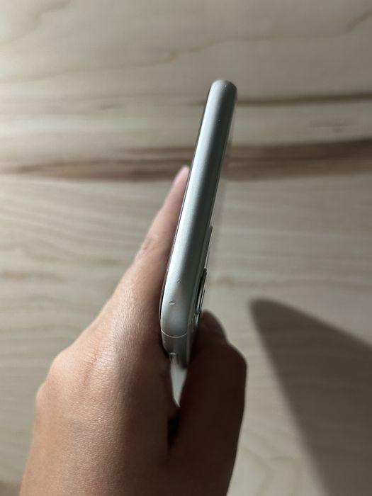 iPhone 11 Branco (alguns pixeis danificados)