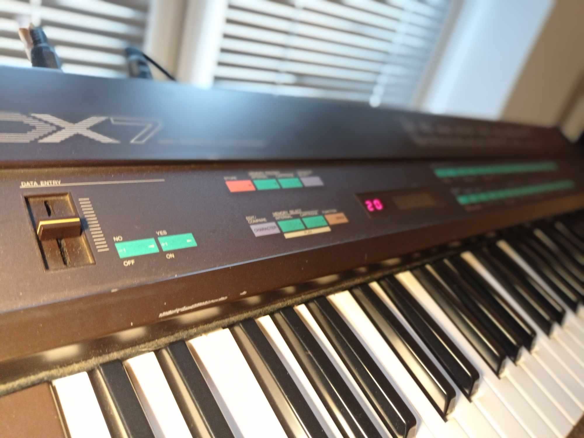 YAMAHA DX7 Syntezator