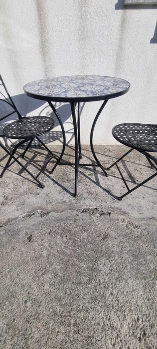 Conjunto de 2 cadeiras e mesa jardim/ varanda