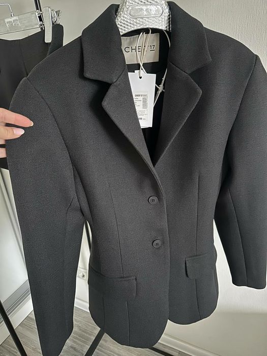 Комплект  жакет приталенный с акцентными плечами  + шорты CHER'17