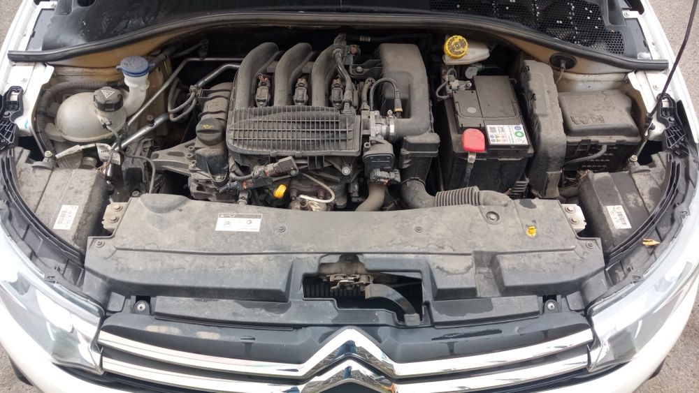 Продам авто, куплене новим в автосалоні.