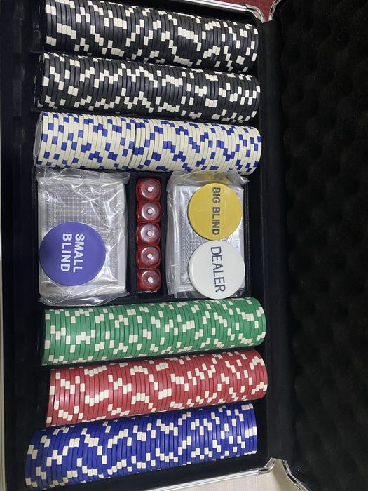 Покерний набір на 300 фішок