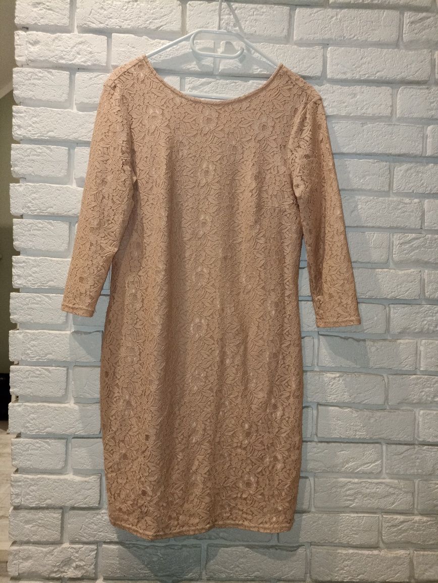 Koronkowa sukienka rozmiar 40 Paris Pink