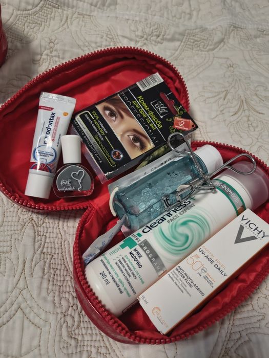 Косметика Vichy косметичка набір лот тіні крем тонік міцелярна вода