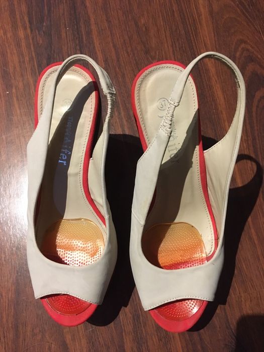 Buty koturny beż, czerwień, granat, CCC Jennifer 37